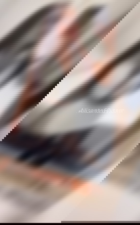 Valeria, elegante y bella colombiana . 637091336. Citas en ALICANTE, ALICANTE. www.alicante69.com.