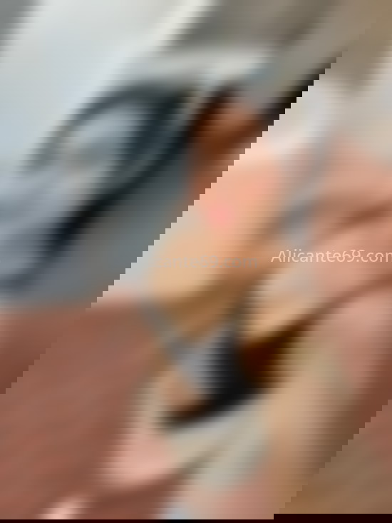 Valentina, joven colombiana . 692492563. Citas en ALICANTE, ALICANTE. www.alicante69.com.