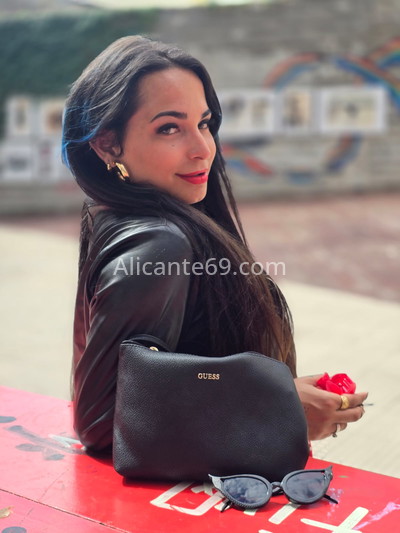 Vanesa, educada y bella trans cubana. 604341855. Citas en ALICANTE, ALICANTE. www.alicante69.com.
