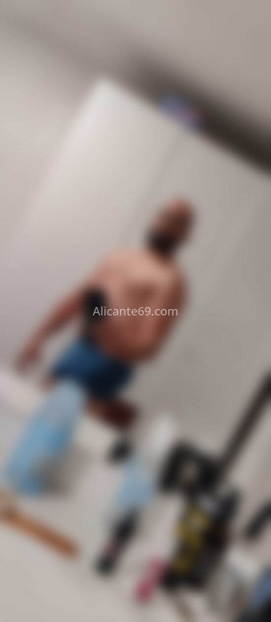 Yisus, latino educado y cautivador. 652087564. Citas en ALICANTE, ALICANTE. www.alicante69.com.
