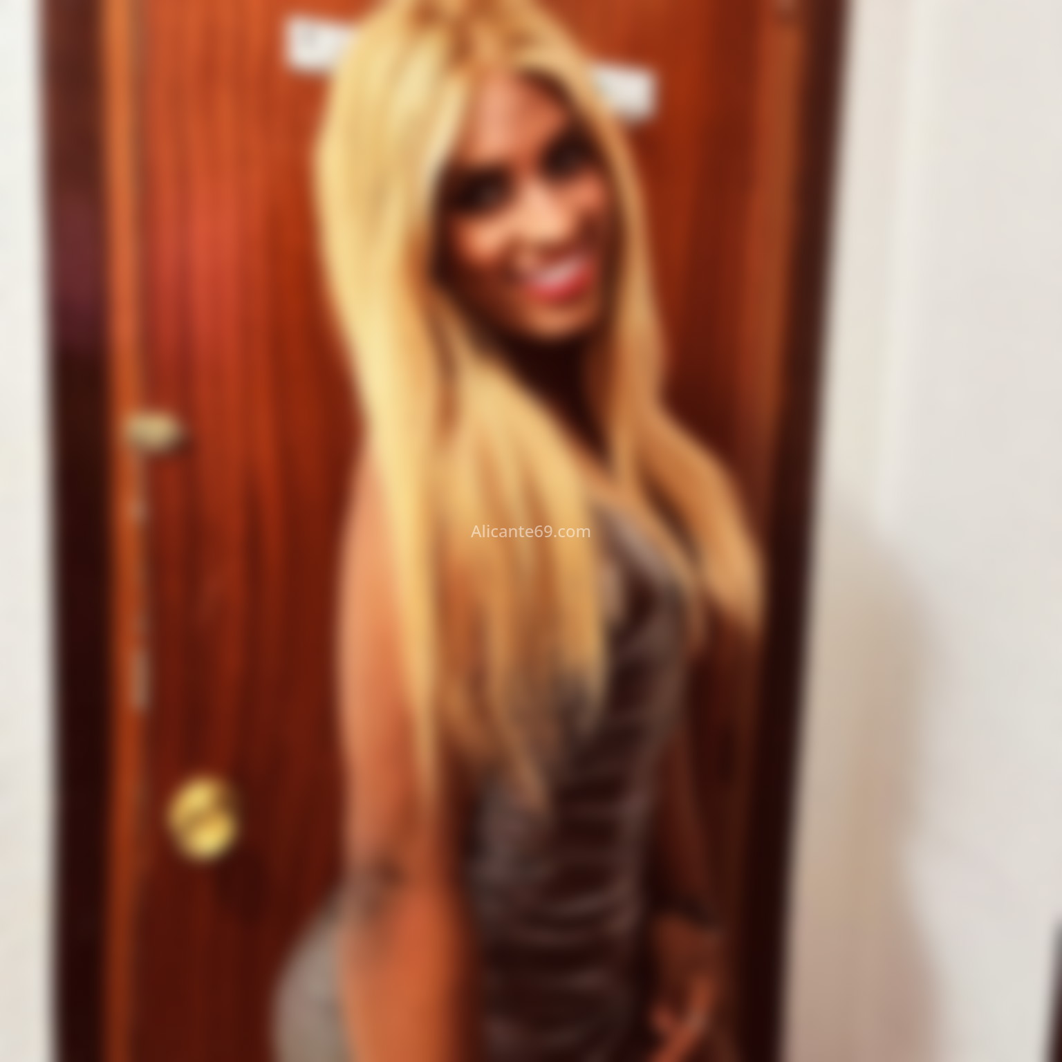 Monica, trans latina elegante y coqueta. 622479975. Citas en ALICANTE, ALICANTE. www.alicante69.com.