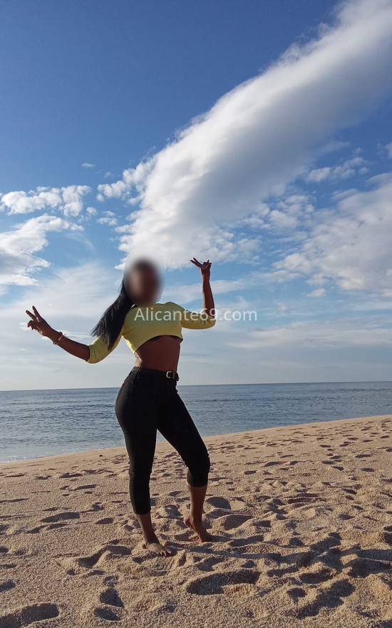 Pamela, colombiana atractiva y divertida. 613360051. Citas en ALICANTE, ALICANTE. www.alicante69.com.