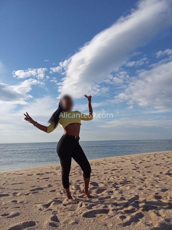 Pamela, colombiana atractiva y divertida. 613360051. Citas en ALICANTE, ALICANTE. www.alicante69.com.