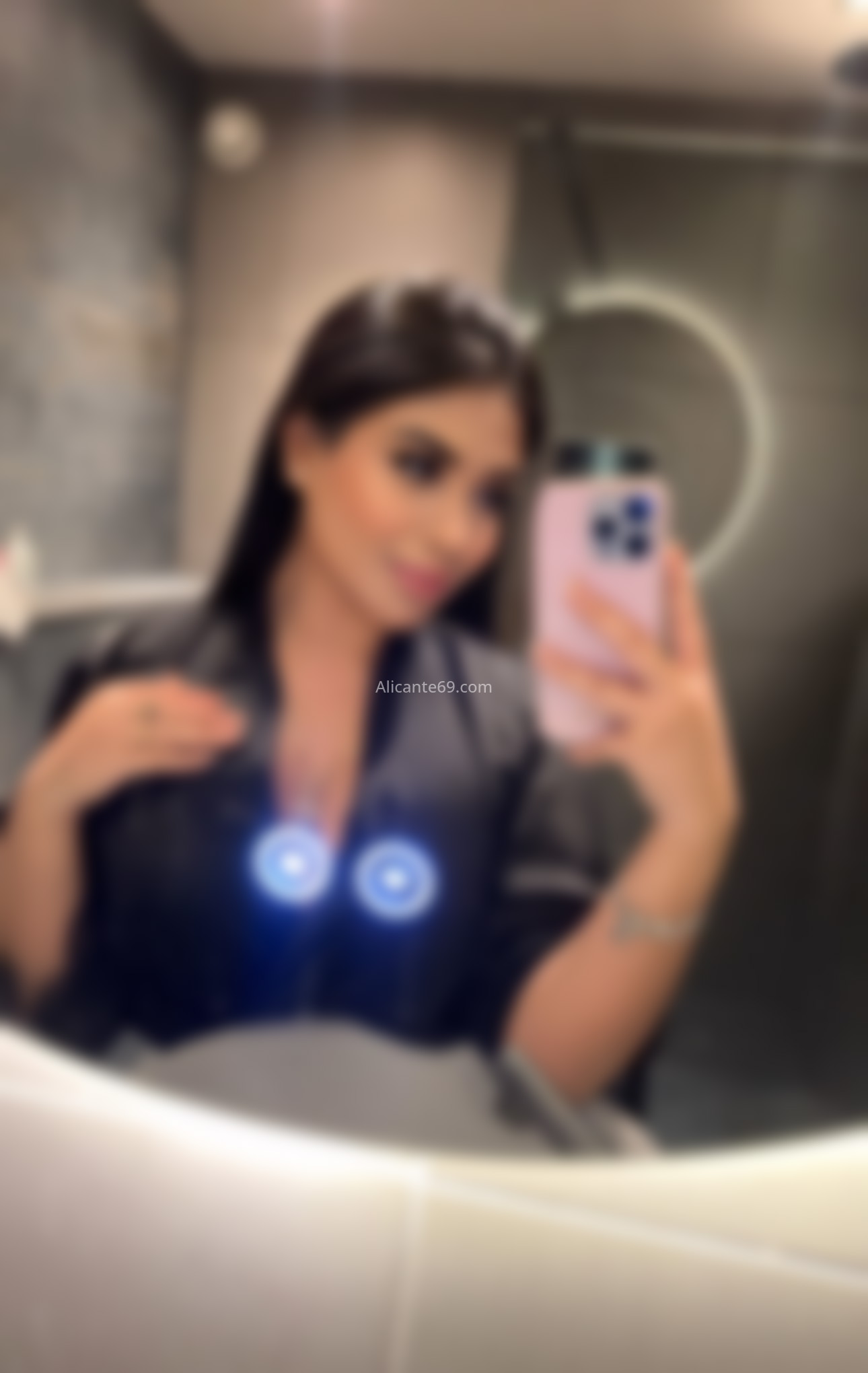 Eva, joven y guapa colombiana . 613362111. Citas en ALICANTE, ALICANTE. www.alicante69.com.
