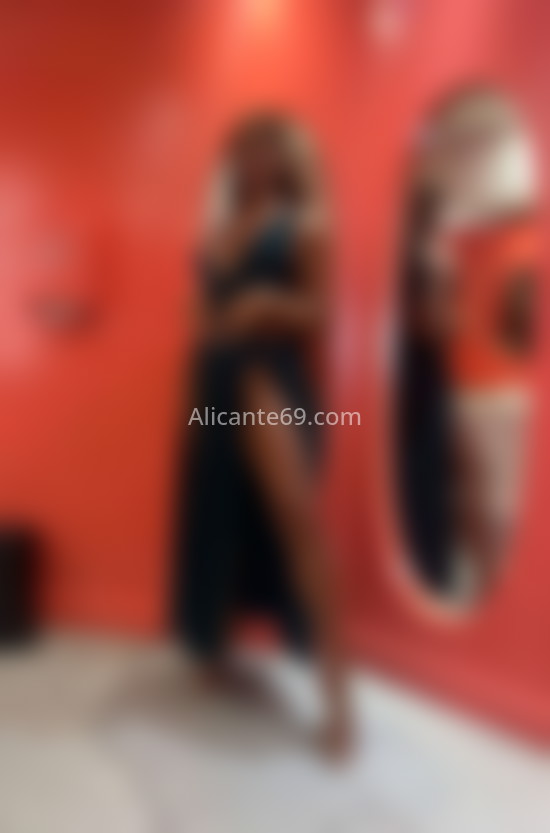 Hillary, guapísima trans de lujo para ti. 695065584. Citas en ALICANTE, ALICANTE. www.alicante69.com.