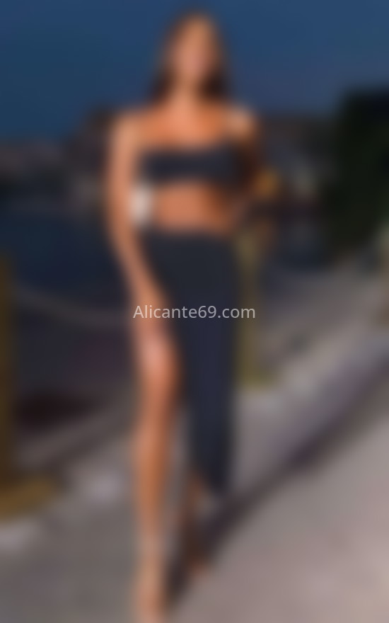 Hillary, guapísima trans de lujo para ti. 695065584. Citas en ALICANTE, ALICANTE. www.alicante69.com.