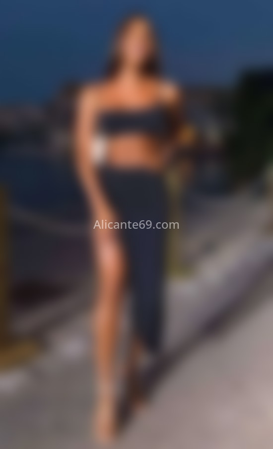 Hillary, guapísima trans de lujo para ti. 695065584. Citas en ALICANTE, ALICANTE. www.alicante69.com.