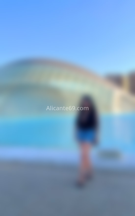 Karol, recién llegada joven latina. 624380989. Citas en ALICANTE, ALICANTE. www.alicante69.com.