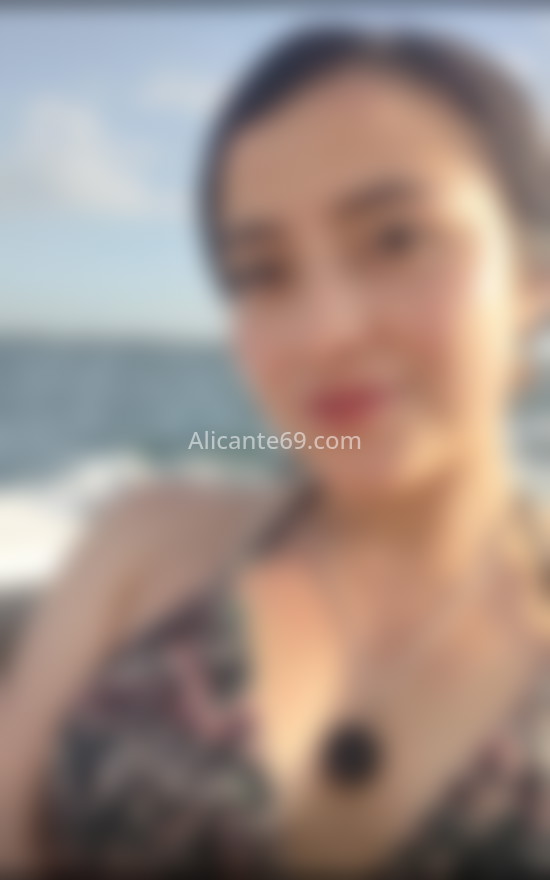 Dulce Samantha, 22 años. 613962500. Citas en ALICANTE, ALICANTE. www.alicante69.com.