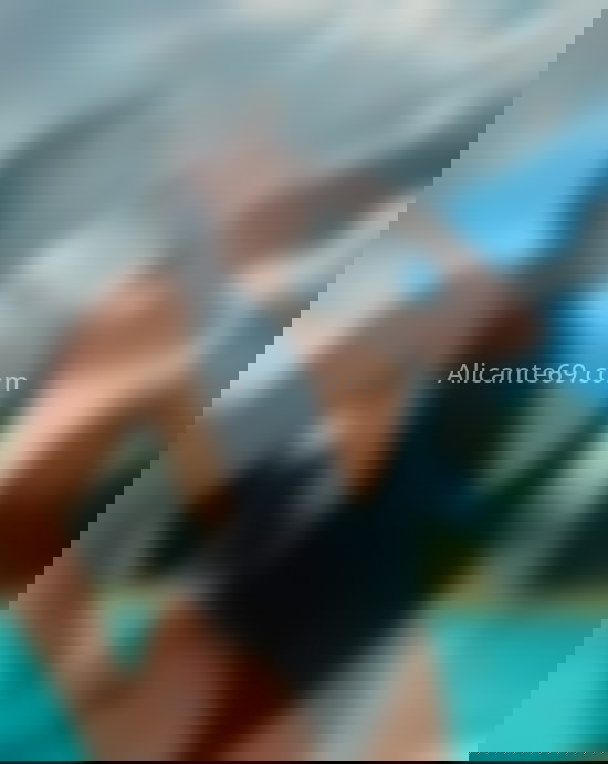 Celeste, colombiana muy diverida. 642499545. Citas en ALICANTE, ALICANTE. www.alicante69.com.