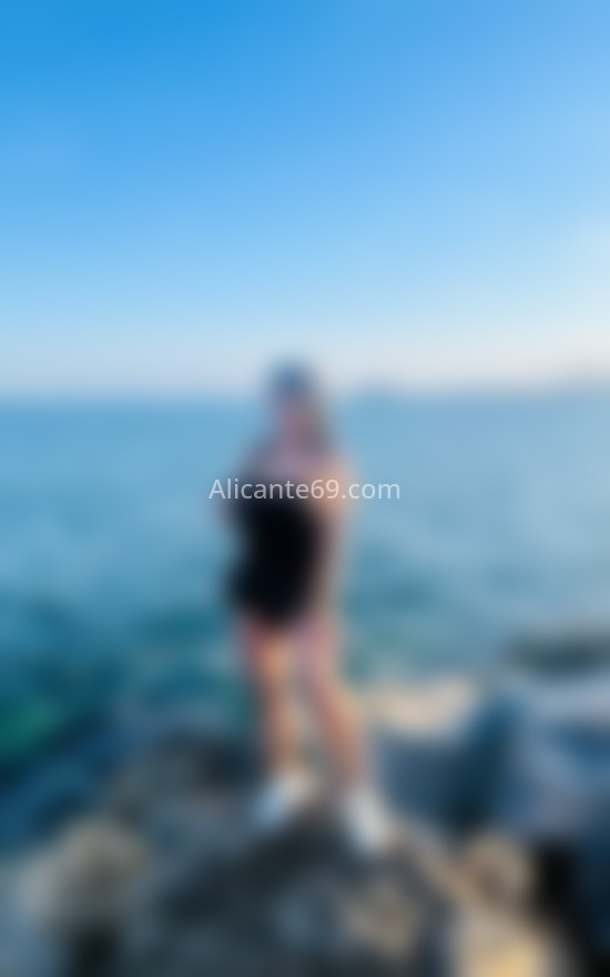 Karol, recién llegada joven latina. 624380989. Citas en ALICANTE, ALICANTE. www.alicante69.com.