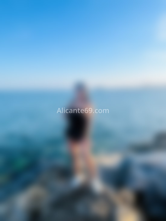 Karol, recién llegada joven latina. 624380989. Citas en ALICANTE, ALICANTE. www.alicante69.com.