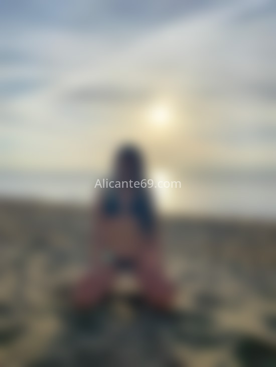 Sara, jovencita de 20 años delgadita . 611886443. Citas en ALICANTE, ALICANTE. www.alicante69.com.