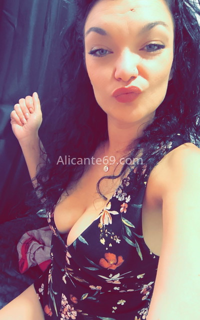 Lorena, joven delgada de ojos azules. 641709933. Citas en ALICANTE, ALICANTE. www.alicante69.com.