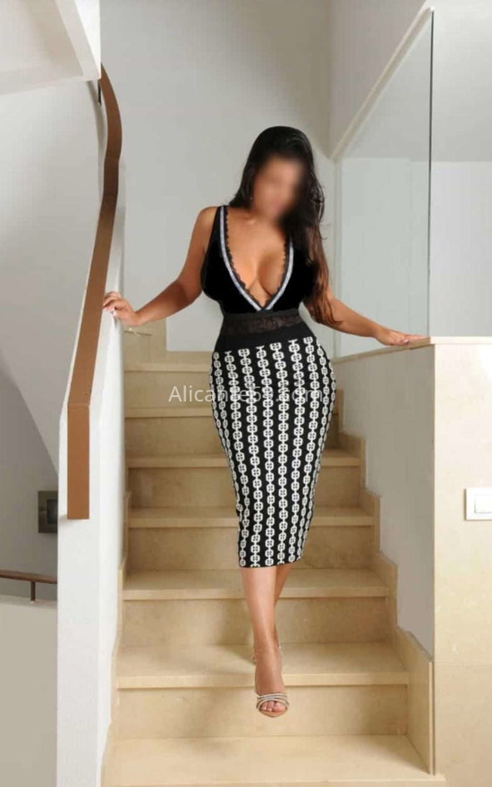 Lara, madura brasileña. 635609740. Citas en ALICANTE, ALICANTE. www.alicante69.com.