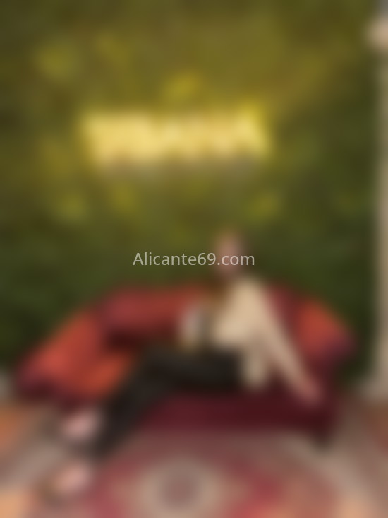 Andrea Duarte, jovial y divertida. 603456748. Citas en ALICANTE, ALICANTE. www.alicante69.com.