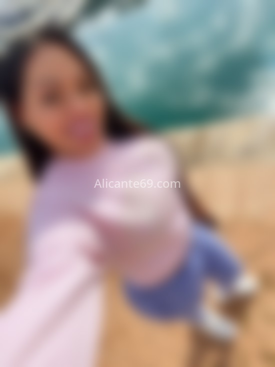 Angelina, chica trans con sonrisa única . 641837988. Citas en ALICANTE, ALICANTE. www.alicante69.com.