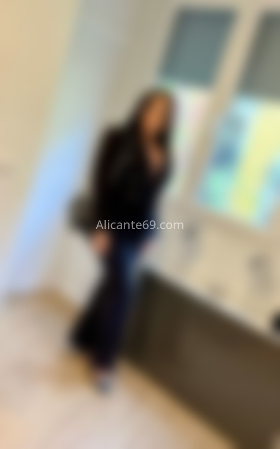 Angelina, chica trans con sonrisa única . 641837988. Citas en ALICANTE, ALICANTE. www.alicante69.com.