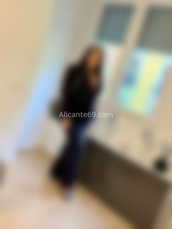 Angelina, chica trans con sonrisa única . 641837988. Citas en ALICANTE, ALICANTE. www.alicante69.com.