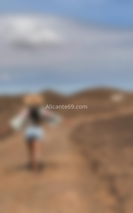 Thayaniz, una chica trans deslumbrante. 614673212. Citas en ALICANTE, ALICANTE. www.alicante69.com.