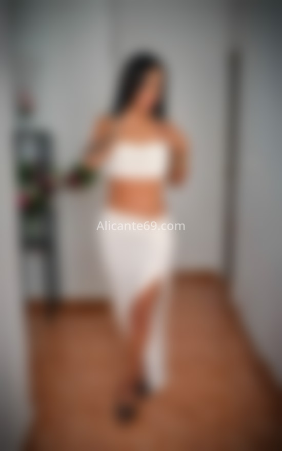 Sofia, chica risueña y cariñosa. 652430742. Citas en ALICANTE, ALICANTE. www.alicante69.com.