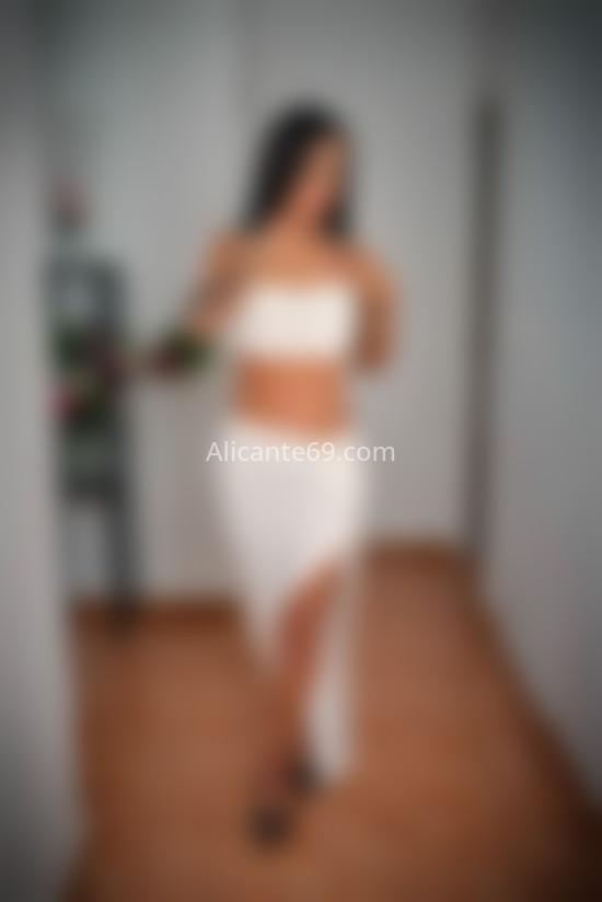 Sofia, chica risueña y cariñosa. 652430742. Citas en ALICANTE, ALICANTE. www.alicante69.com.
