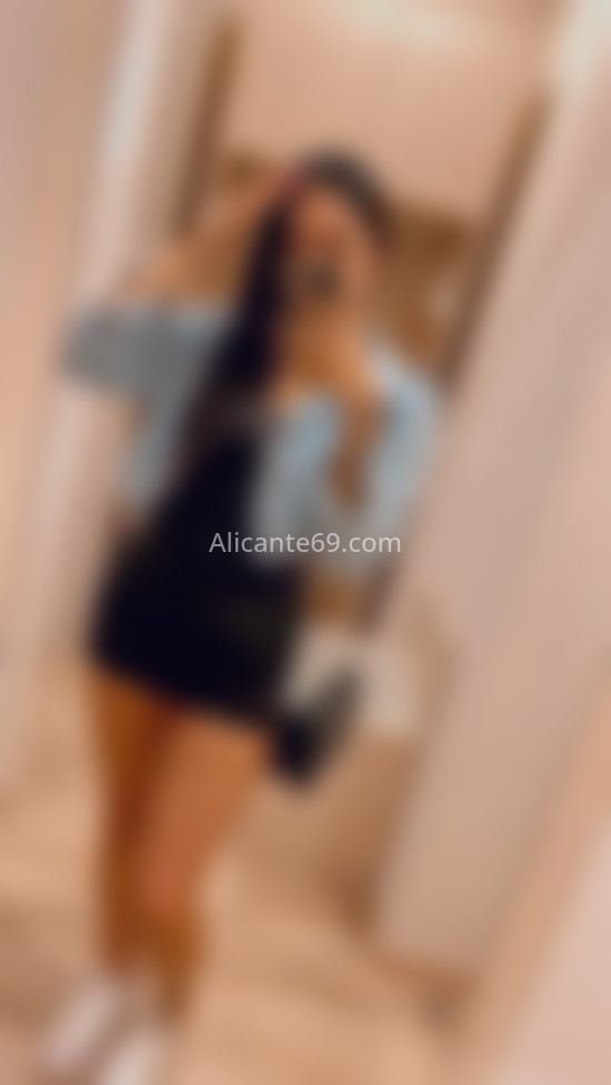 Valentina, jovencita colombiana. 642479672. Citas en ALICANTE, ALICANTE. www.alicante69.com.
