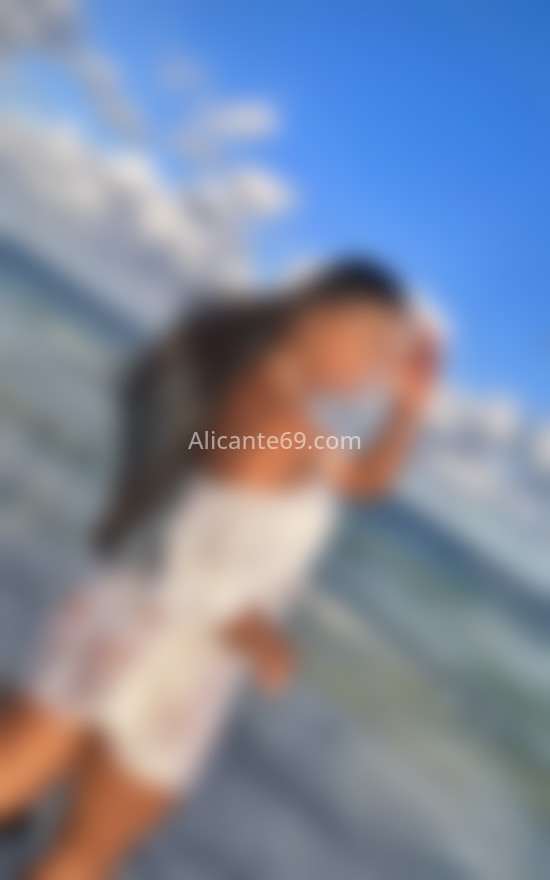Samy, joven colombiana. 647558468. Citas en ALICANTE, ALICANTE. www.alicante69.com.