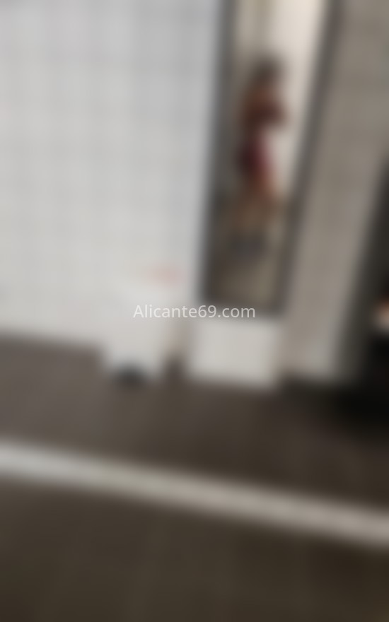 Ruby Sofía, latina extrovertida. 611792861. Citas en ALICANTE, ALICANTE. www.alicante69.com.