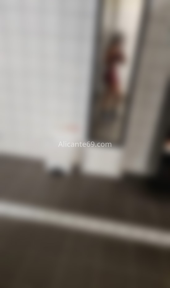 Ruby Sofía, latina extrovertida. 611792861. Citas en ALICANTE, ALICANTE. www.alicante69.com.