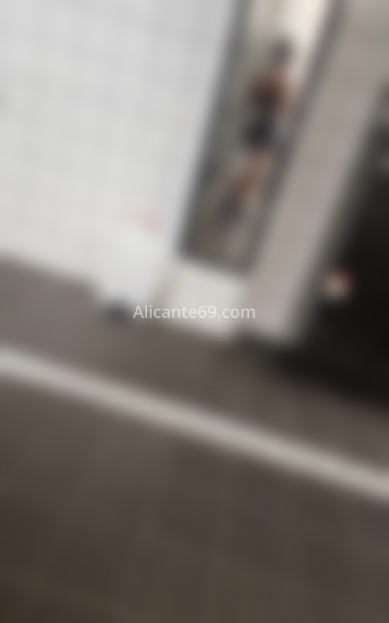 Ruby Sofía, latina extrovertida. 611792861. Citas en ALICANTE, ALICANTE. www.alicante69.com.