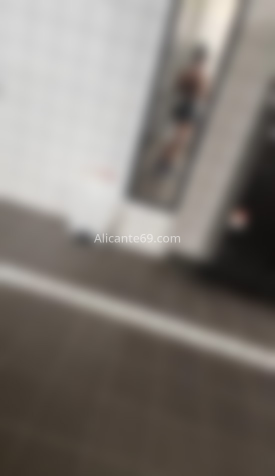 Ruby Sofía, latina extrovertida. 611792861. Citas en ALICANTE, ALICANTE. www.alicante69.com.