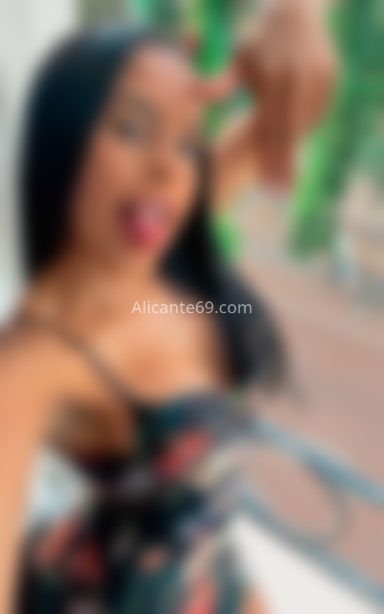 Karina, jovencita brasileña en el centro. 634637634. Citas en ALICANTE, ALICANTE. www.alicante69.com.