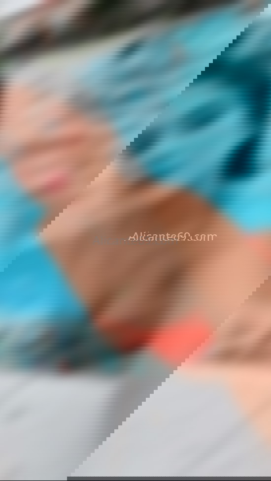 Violeta, muy fiestera y extrovertida. 666571262. Citas en ALICANTE, ALICANTE. www.alicante69.com.