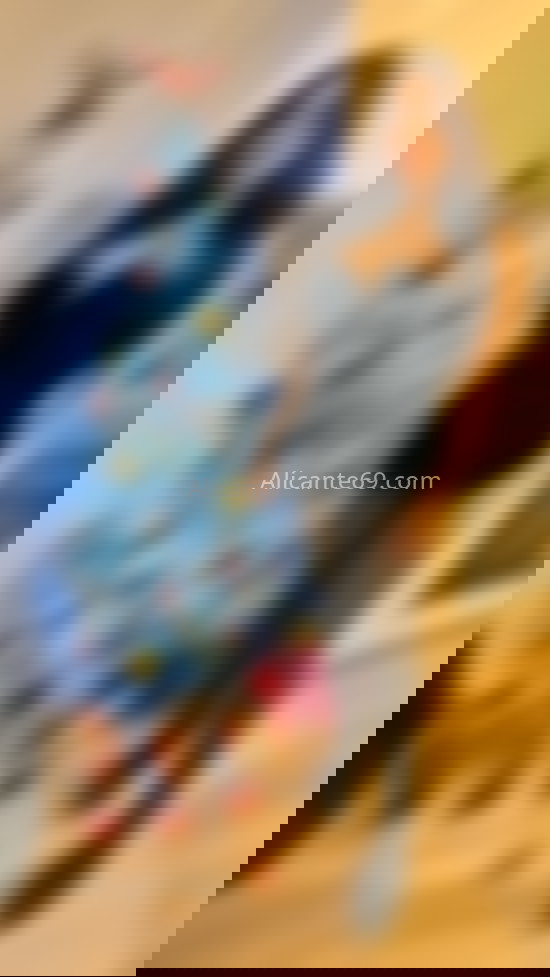 Violeta, muy fiestera y extrovertida. 666571262. Citas en ALICANTE, ALICANTE. www.alicante69.com.