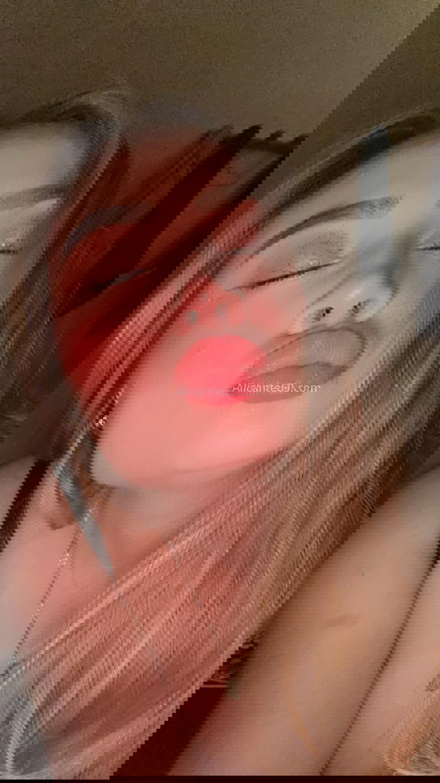 Mía, rubia muy fiestera y extrovertida. 678959164. Citas en ALICANTE, ALICANTE. www.alicante69.com.