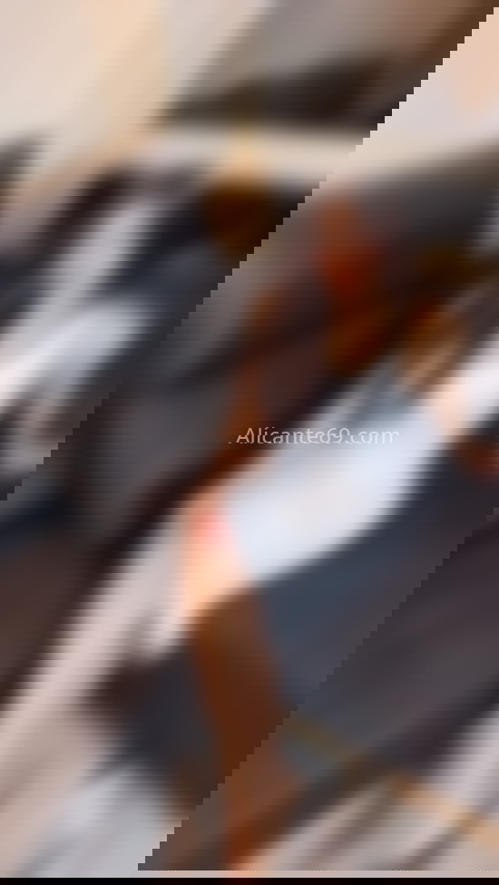 Violeta, muy fiestera y extrovertida. 666571262. Citas en ALICANTE, ALICANTE. www.alicante69.com.