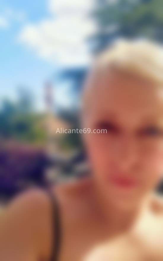 Sansa, mujer europea muy elegante. 699353592. Citas en ALICANTE, ALICANTE. www.alicante69.com.