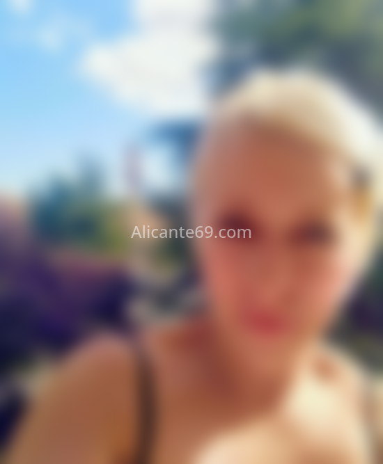 Sansa, mujer europea muy elegante. 699353592. Citas en ALICANTE, ALICANTE. www.alicante69.com.