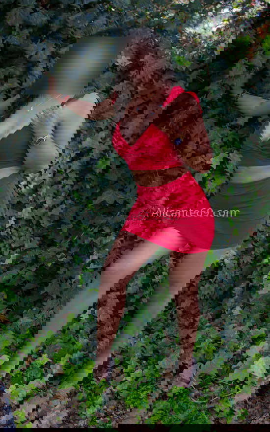Vicky, buscando explorar mundo. 631290051. Citas en ALICANTE, ALICANTE. www.alicante69.com.