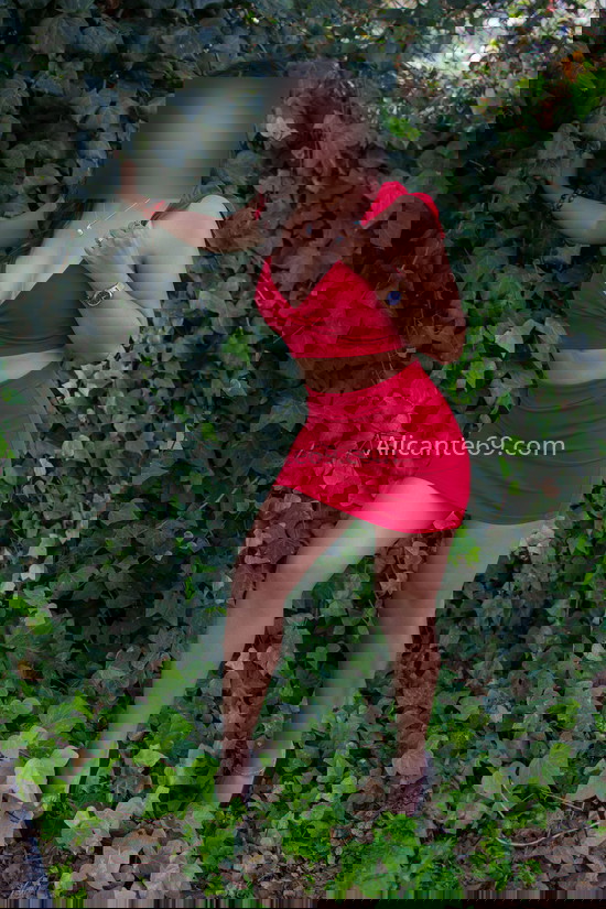 Vicky, buscando explorar mundo. 631290051. Citas en ALICANTE, ALICANTE. www.alicante69.com.