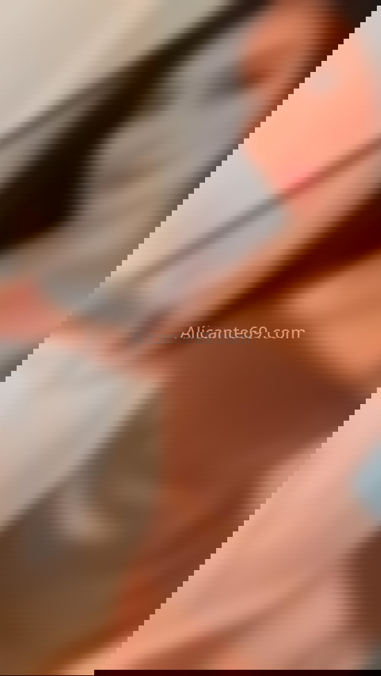 Mia, joven colombiana. 643180245. Citas en ALICANTE, ALICANTE. www.alicante69.com.