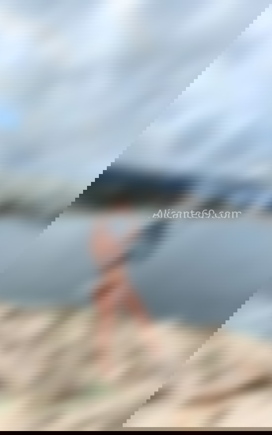 Victoria, elegante y encantadora morena. 661173213. Citas en ALICANTE, ALICANTE. www.alicante69.com.