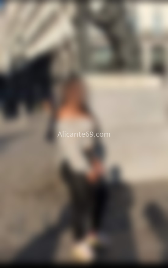 Daniela, morena encantadora. 602674677. Citas en ALICANTE, ALICANTE. www.alicante69.com.