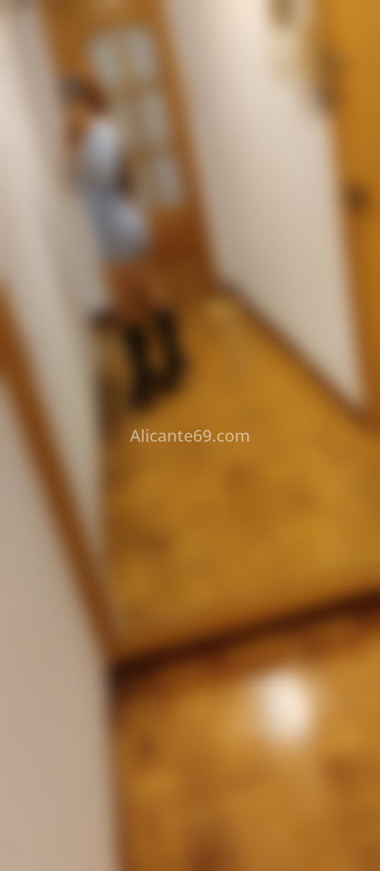 Camila . 695758297. Citas en ALICANTE, ALICANTE. www.alicante69.com.