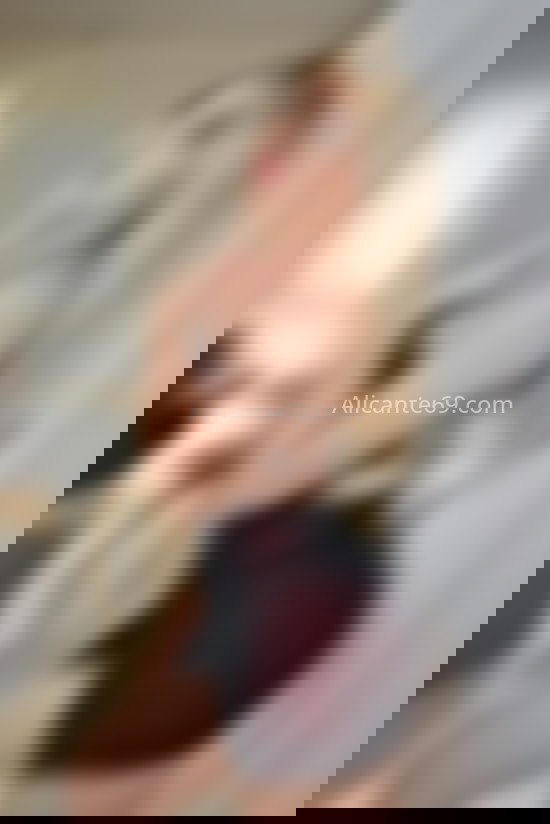 Mía, latina colombiana jovial. 613106084. Citas en ALICANTE, ALICANTE. www.alicante69.com.
