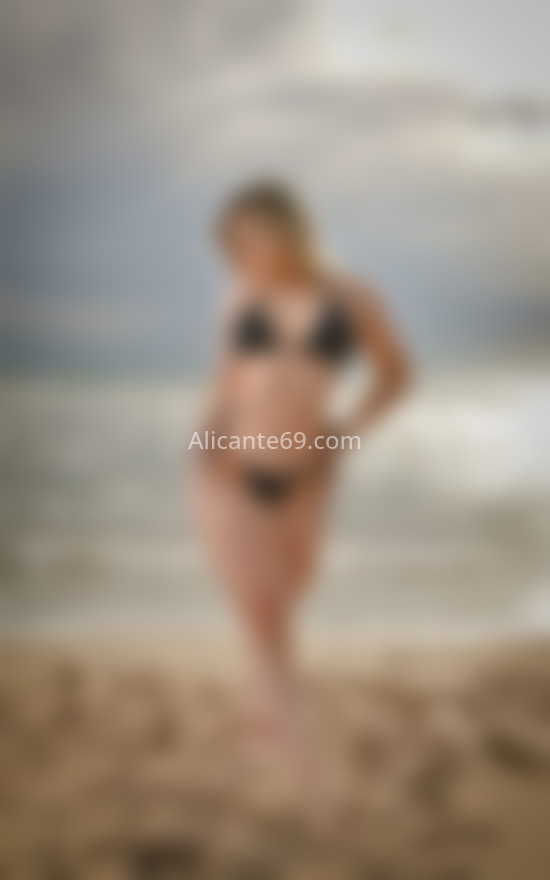 Mía, latina colombiana jovial. 613106084. Citas en ALICANTE, ALICANTE. www.alicante69.com.