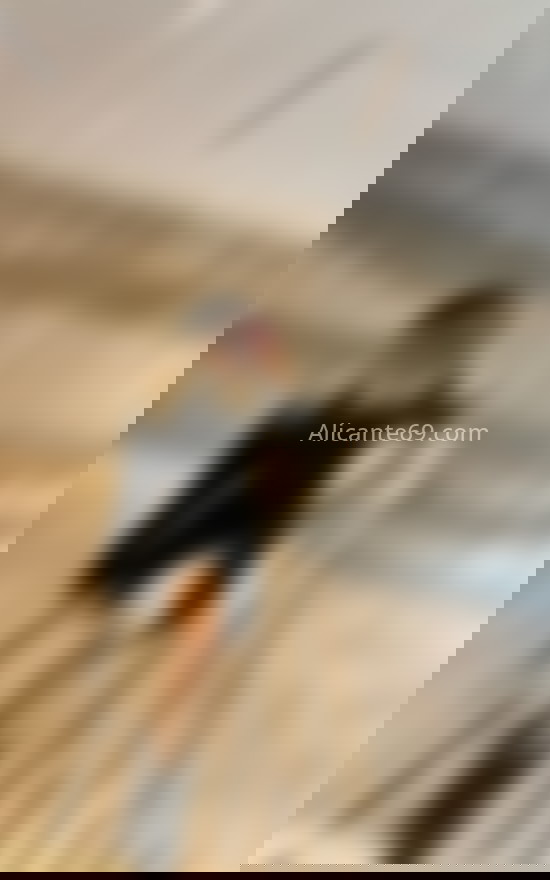 Mía, latina colombiana jovial. 613106084. Citas en ALICANTE, ALICANTE. www.alicante69.com.