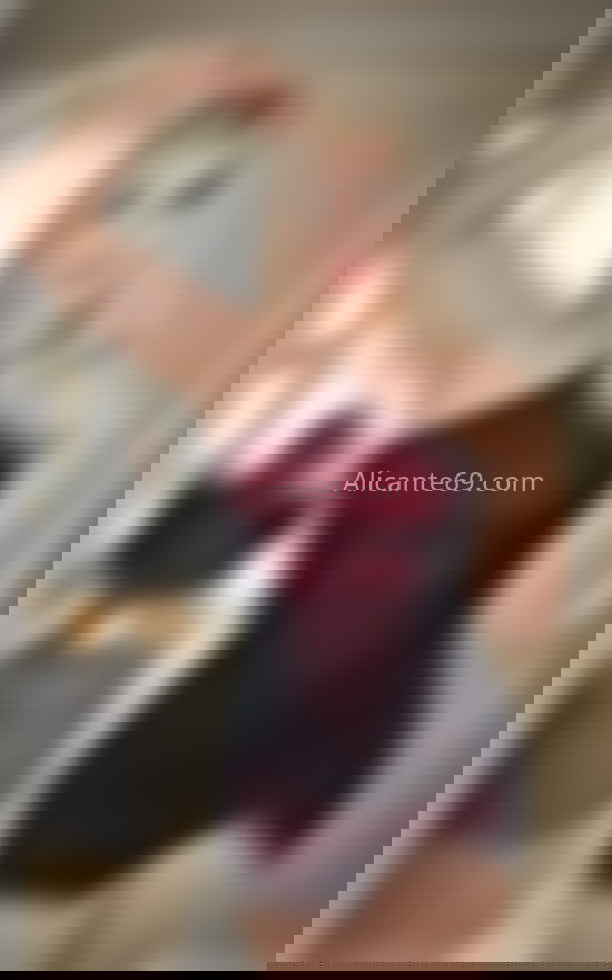 Mía, latina colombiana jovial. 613106084. Citas en ALICANTE, ALICANTE. www.alicante69.com.