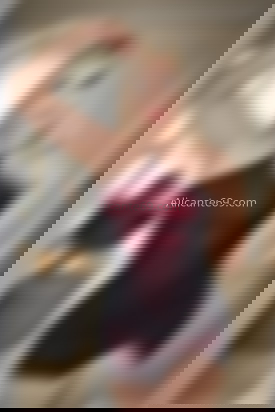 Mía, latina colombiana jovial. 613106084. Citas en ALICANTE, ALICANTE. www.alicante69.com.